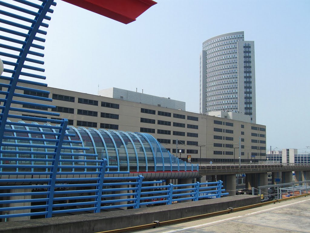 Metrostation Sloterdijk, kristallen toren, nw by Paul Nechkova-Raven