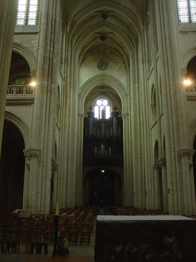 Cathédrale Notre-Dame, 60300 Senlis, France by Paul HART