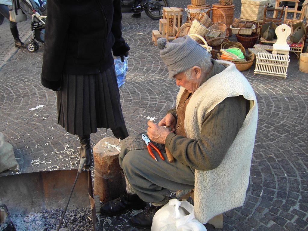 Belluno Sagra di San. Martino. Intagliatore di Cucchiai,mestoli,stelle alpine ecc. by Tino Gianbattista Co…