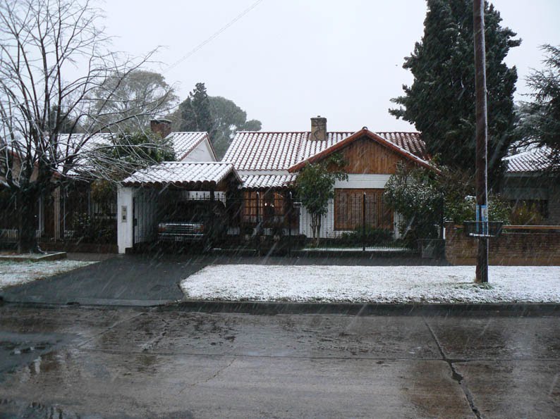 Lomas de Zamora 9 de Julio de 2007 nieva de verdad!!! by edudelomas