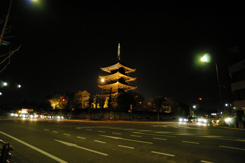 東寺　五重塔 by komagataya