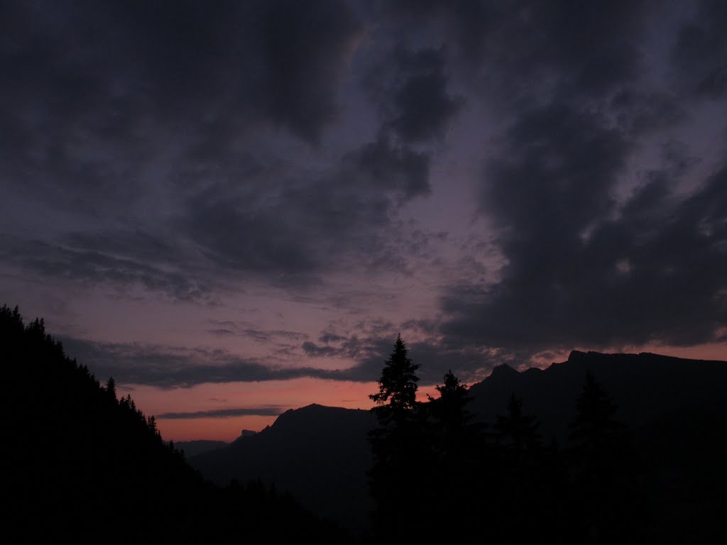 Erstes Morgenlicht, Lauterbrunnental, BE, Switzerland by Auggie