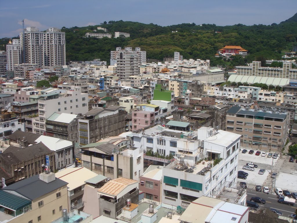 Taiwan 高雄市，七賢三路269號16樓頂，往西柴山拍攝。(2010-07-13) by Taiwan泰