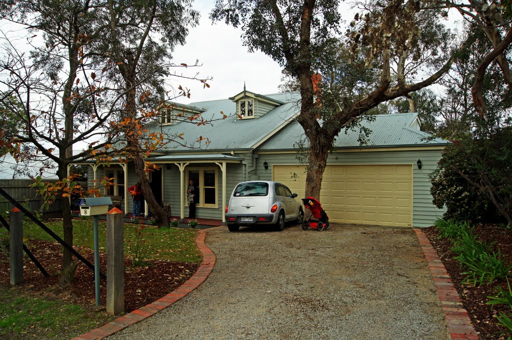 Vertical speed hump! The garage was an extension and the owners didn't want to cut down the possum's habitat (2010) by Muzza from McCrae