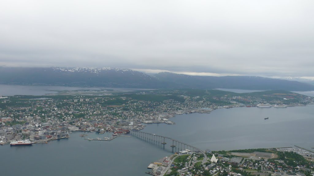 Tromsø- view from Storsteinen by distant49