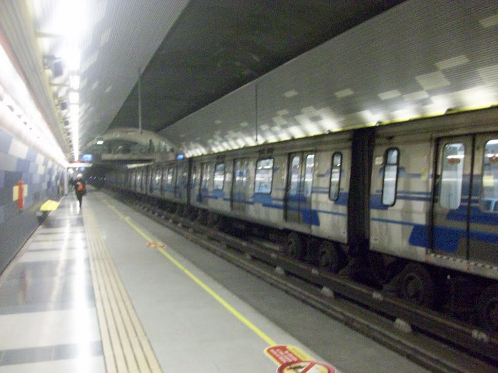 Estación Hernando de Magallanes. Las Condes Santiago by Ignacio Paredes