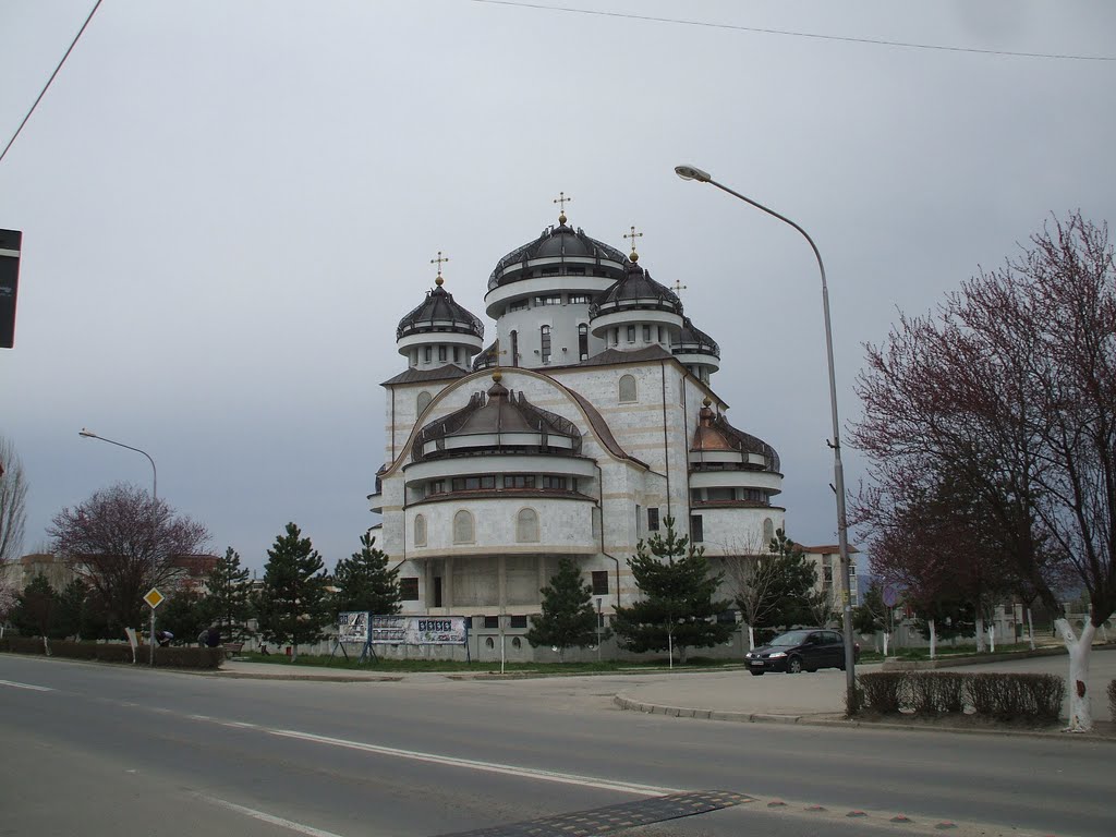 Catedrala Mioveni by George Marinescu