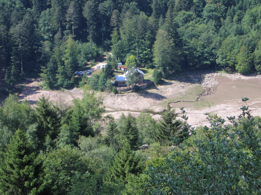 Le lac de Neuweiher à sec pour cause de travaux... (Vue sur l'auberge) by Brice Perrin