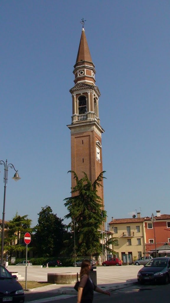 Sandrigo, campanile by Luigi Valente