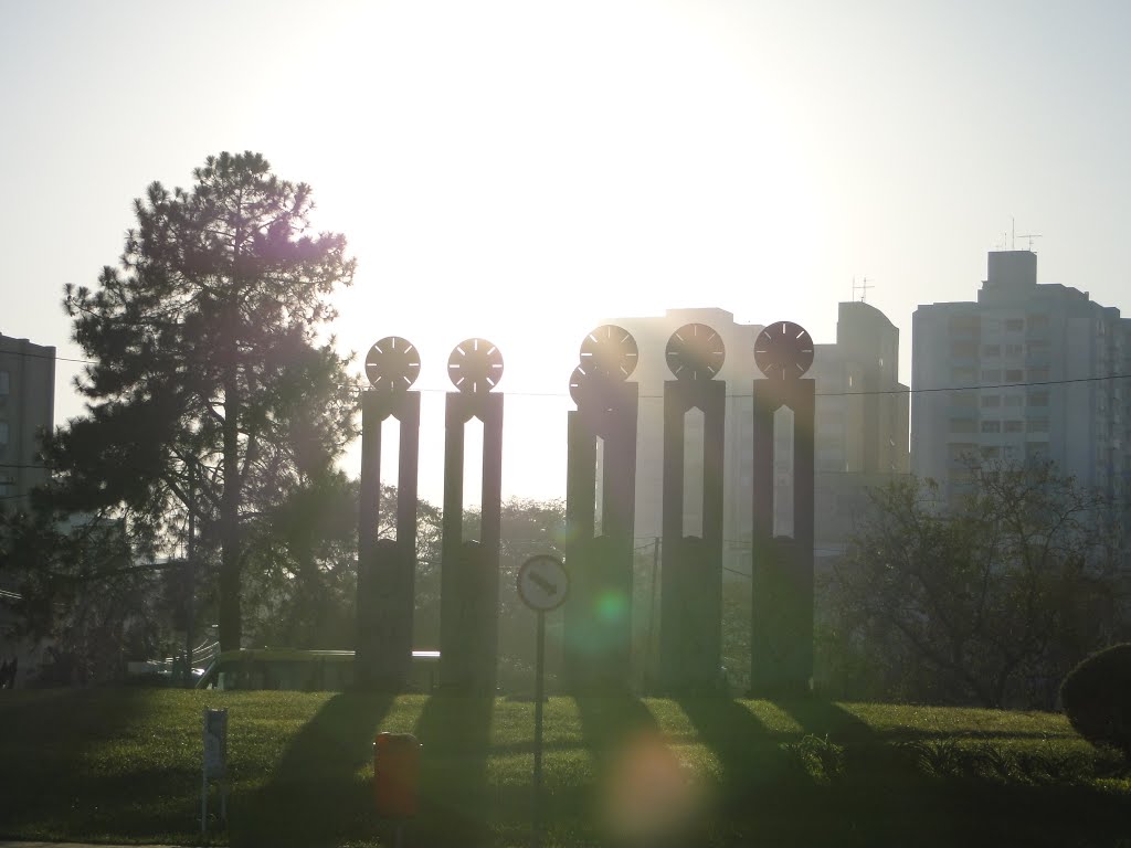 Rótula do Pio XII em NH (Monumento ao Sapateiro) by Alexandre Kauer de Barros