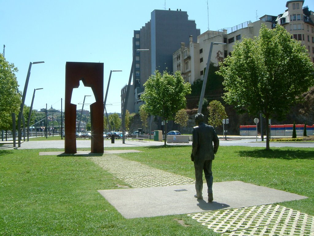 Monumento Ramón Rubial Cavia - Lehendakari de Euskadi - Presidente del PSOE (1906-1999) by Juan (Gallery)