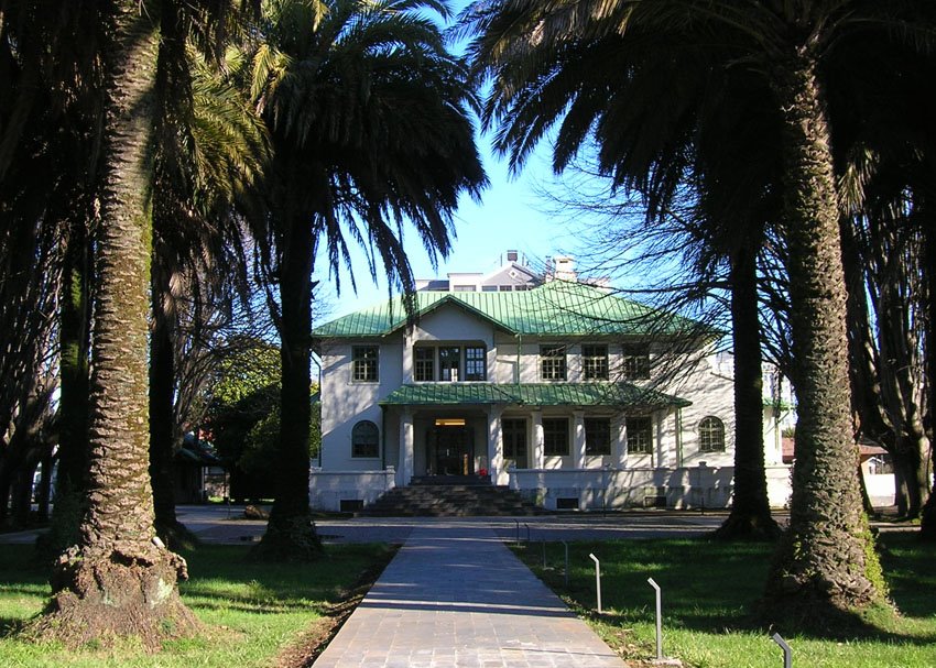 Ingreso Museo Araucano de Temuco by Pablo Inostroza