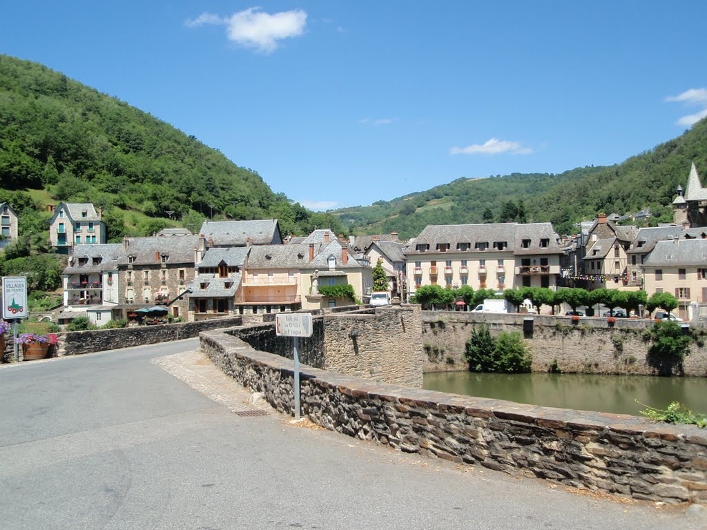 D'Estaing, France by marylohr