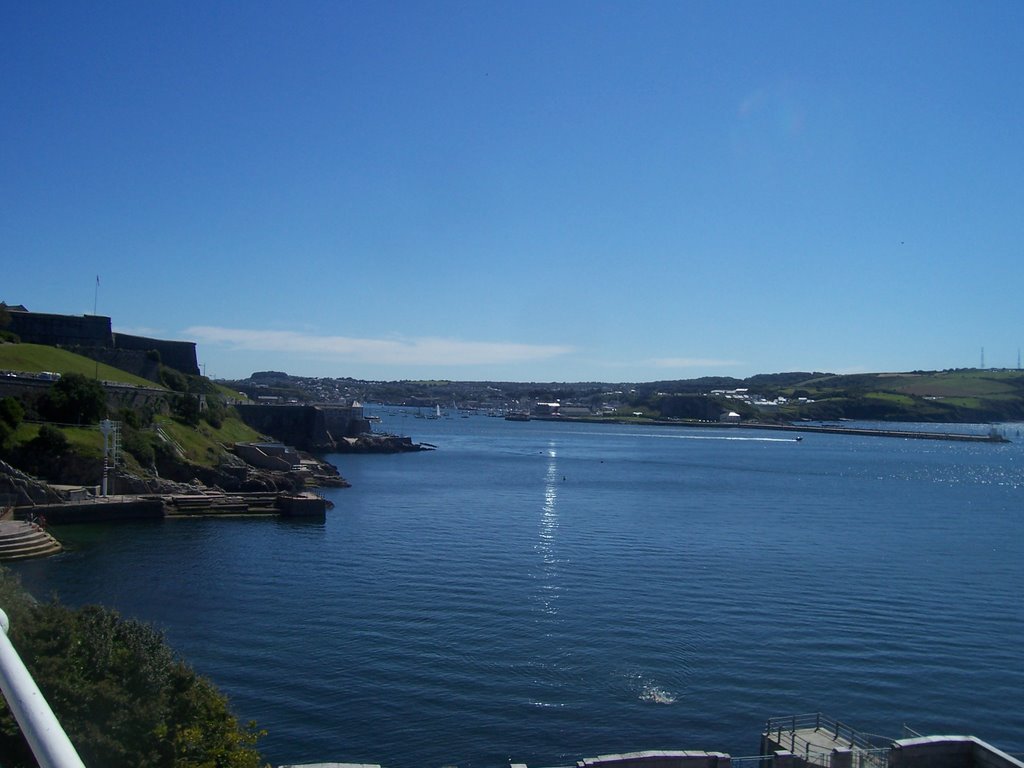 Beside the sea in Plymouth by A Photographer