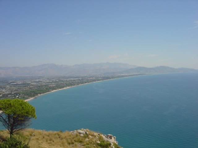 panoramic view from gaeta and is bay by Eric Pitisi