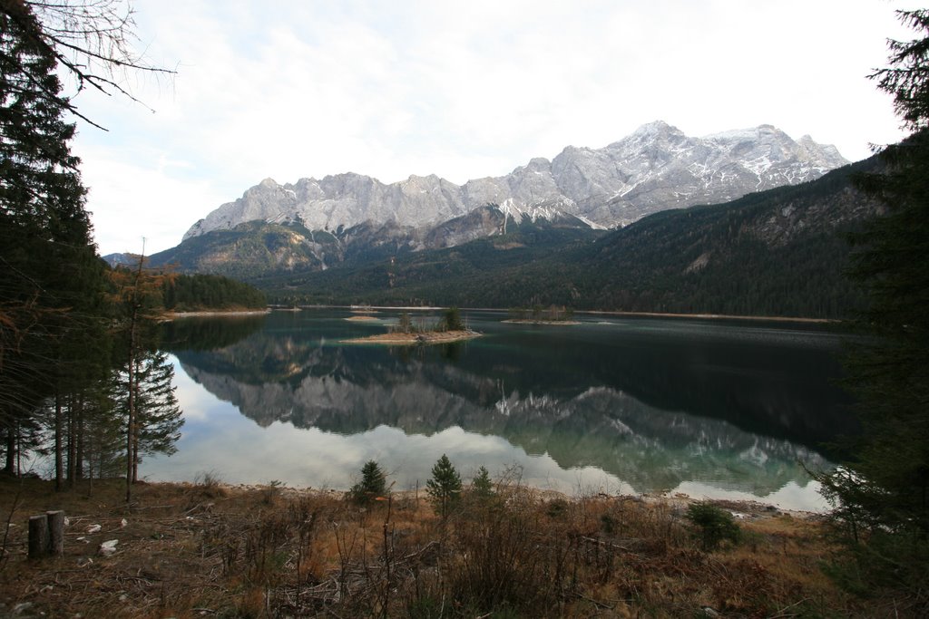 Eibsee mit Zugspitze im Hintergrund by Frank Neuer