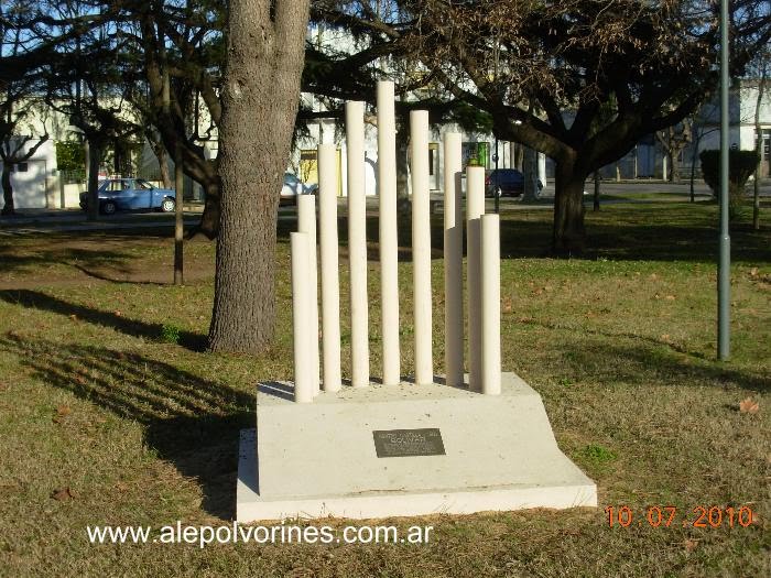 Bolivar - Monumento Centro Castilla y Leon ( www.alepolvorines.com.ar ) by alepolvorines