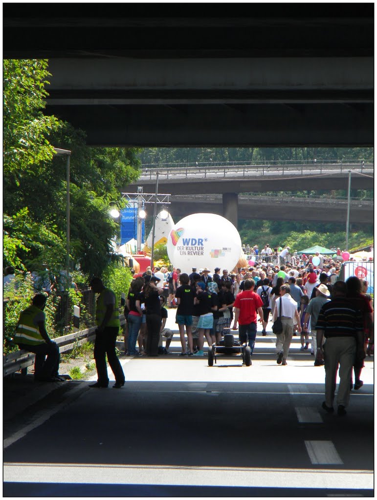 WDR auf der A40 beim *Still-Leben* / Ruhr2010 by AudioNaUT