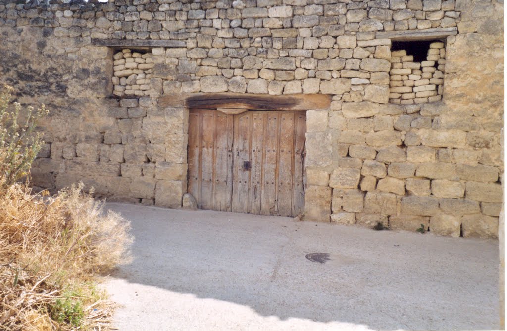 Camino june 2003, Funny way to build a house in Hontanas by Jacobum