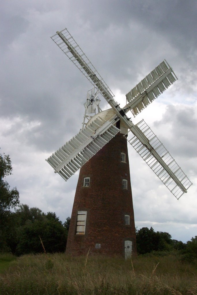 Windmill at Dickleborough by fencer_js@yahoo.com