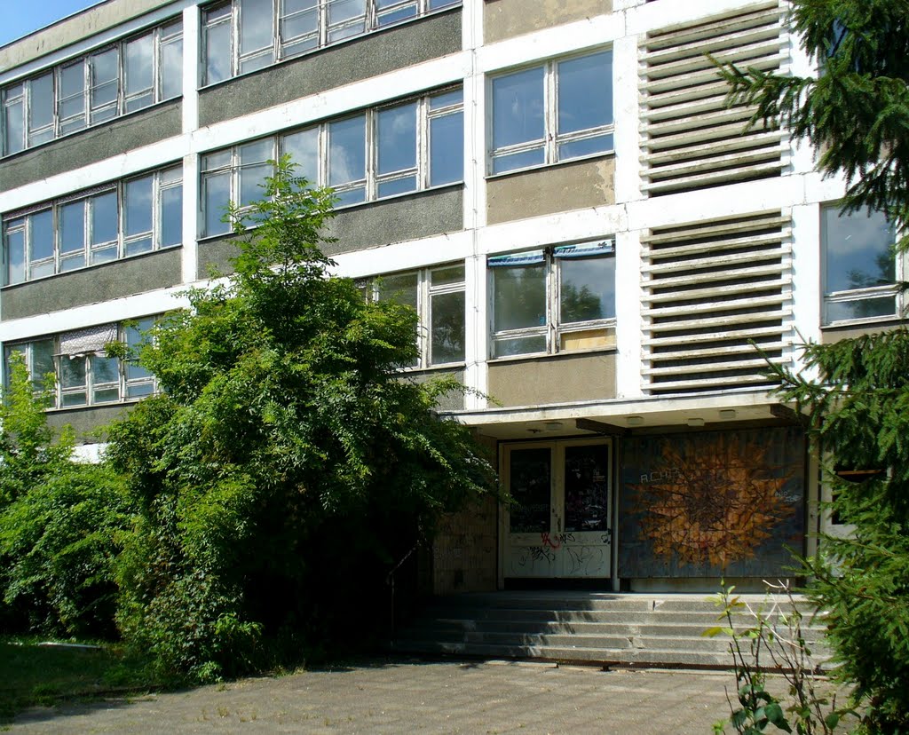 Chemnitz - Fürstenstrasse (Yorckgebiet) verwahrloste ehem. Schule by Thomas Eichler