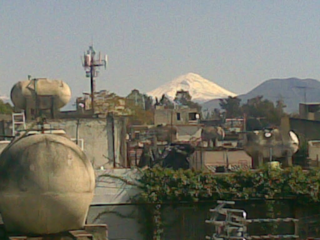 El Popo, nevado desde el techo de casa by Horacio Rocha