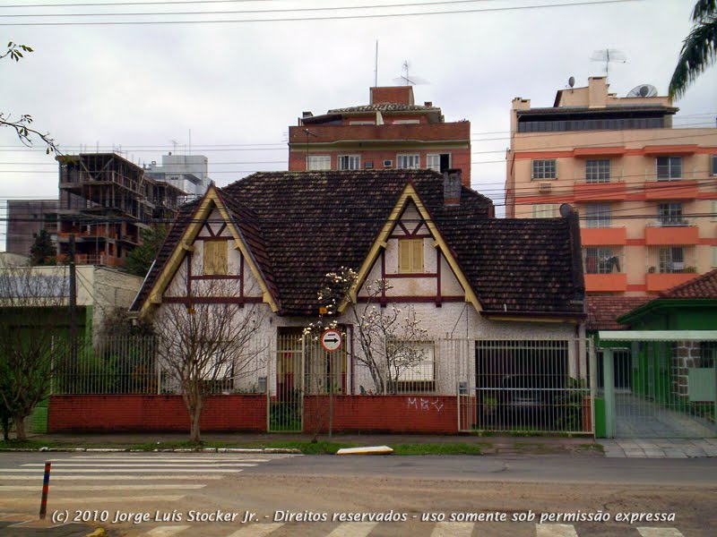 Casa "enxaimel fake" (neo-medieval) em São Leopoldo (RS) by Jorge Luís Stocker Jr [thesapox]