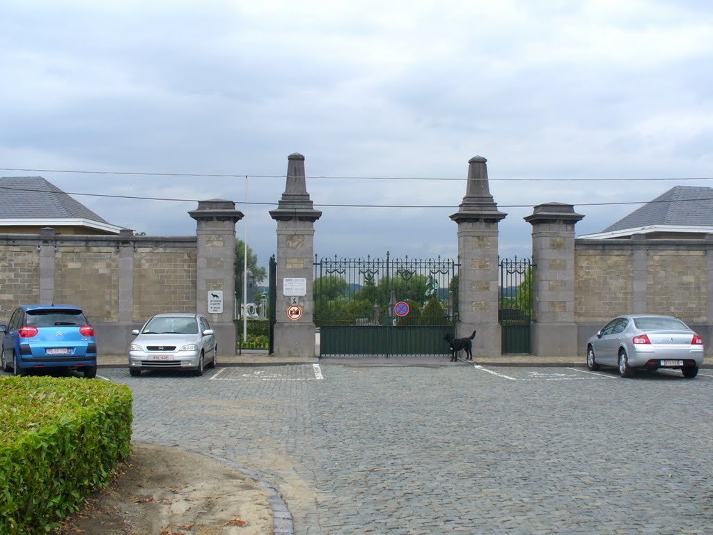 L'entrée du cimetière de Koekelberg by alcedo888