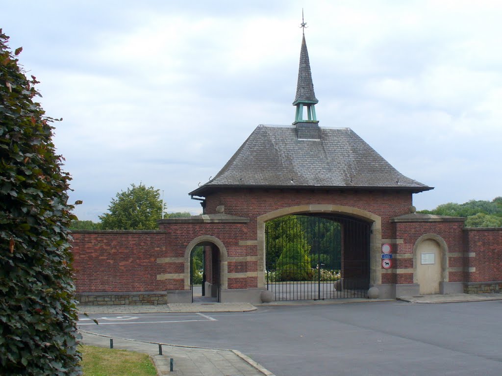 L'entrée du cimetière de Berchem-Sainte-Agathe by alcedo888