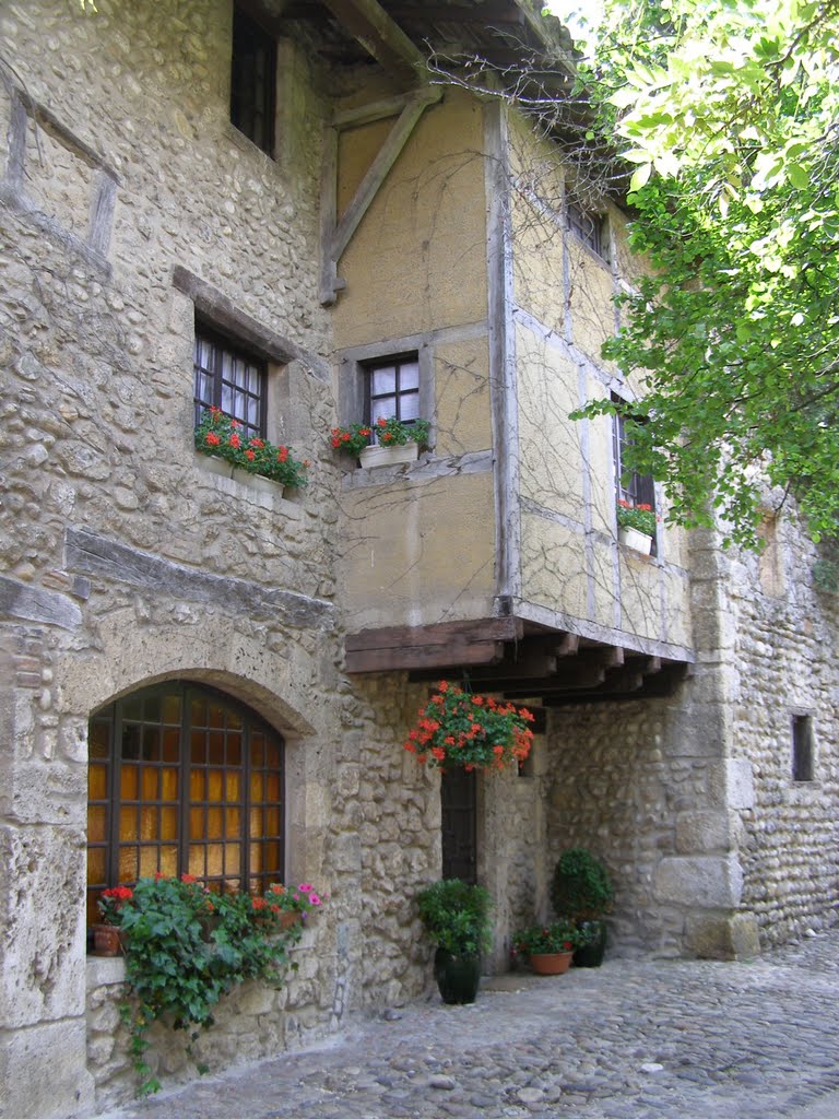 Maison en encorbellement # Pérouges # Ain (01) . by SUPERDANIEL 1