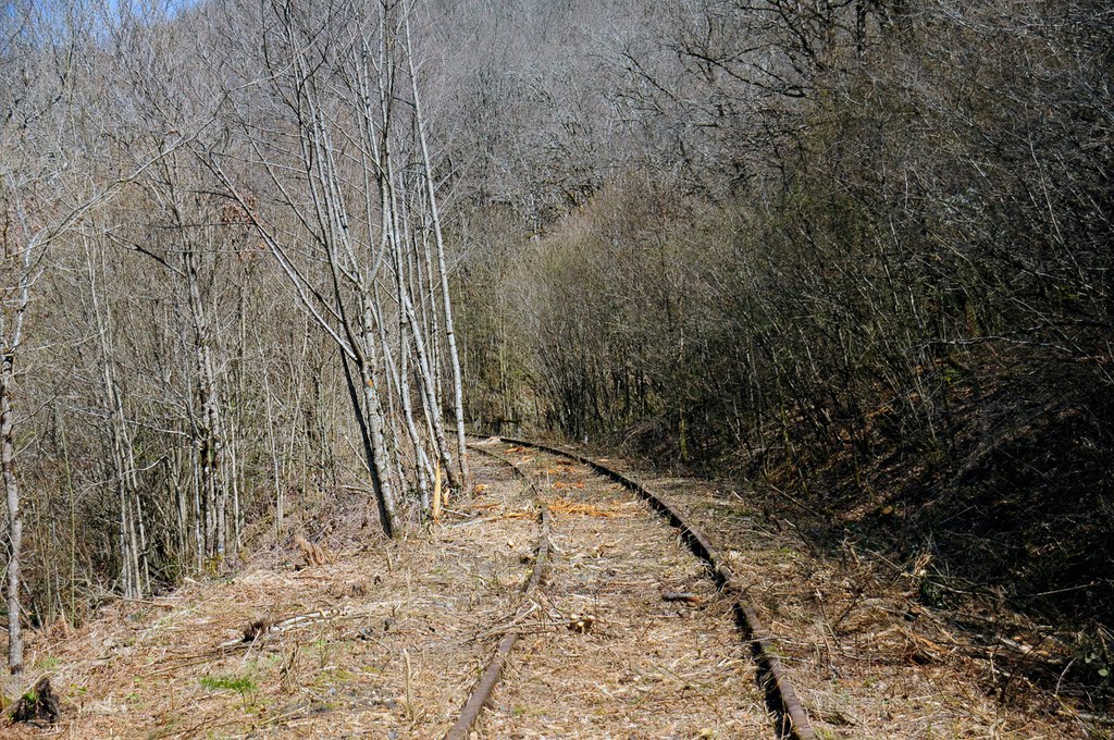 'Weiter auf dem Bahndamm, eine Spur der Verwüstung. by Railwalker