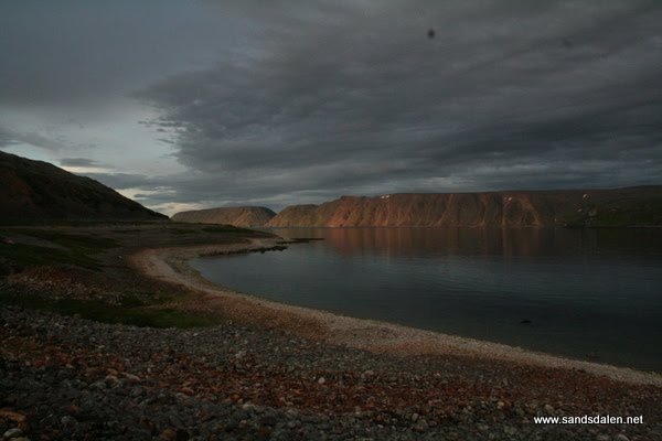 Utover Syltefjord by Hans Sandsdalen