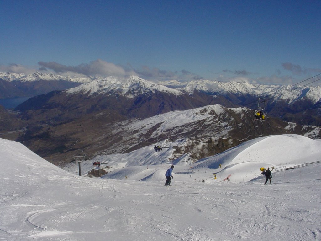 Looking back to queenstown (Winter) by Nathanh