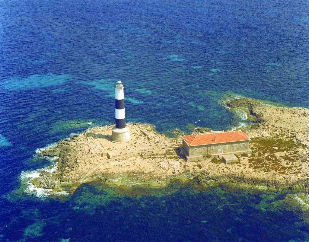 Far den Pou | Faro den Pou | Den Pou Lighthouse by faros@portsdebalears.com