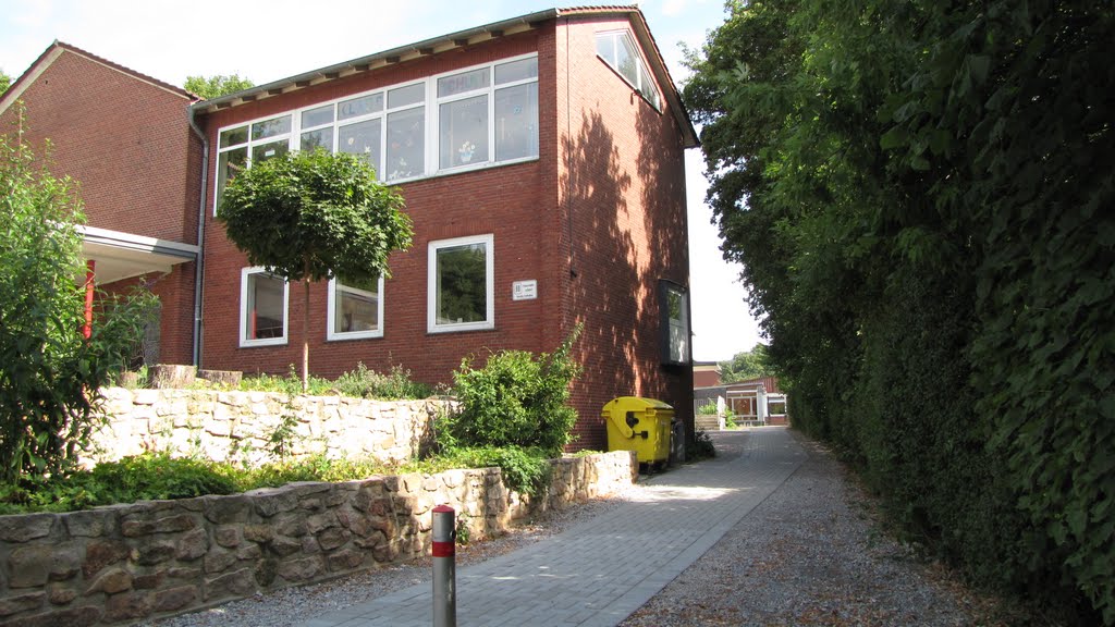 Brochterbeck, Am Mühlenteich: Grundschule + Kindergarten by Heiligkreuz