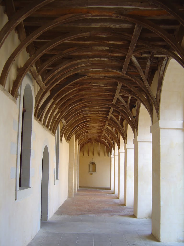 Vue d'une allée du cloitre des ursulines by Sureau Johnny