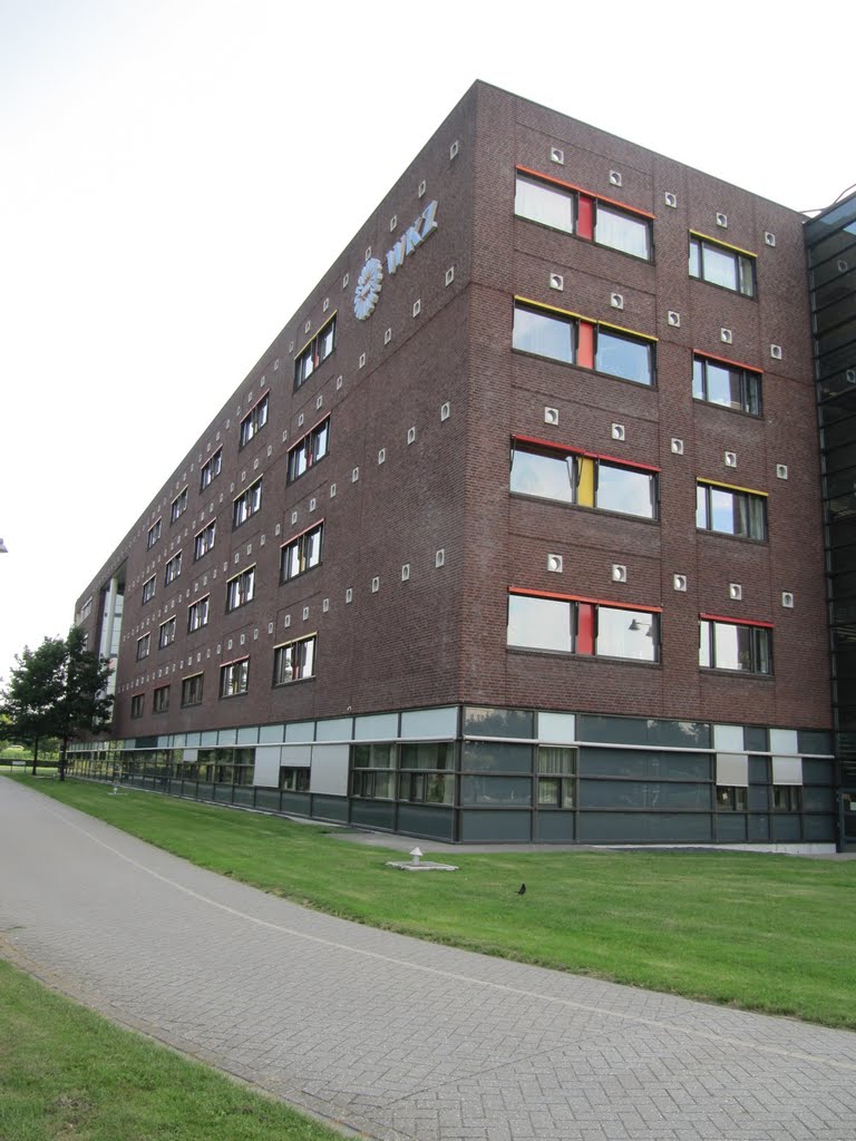 Wilhelmina Kinder Ziekenhuis (children's hospital) by Willem Nabuurs