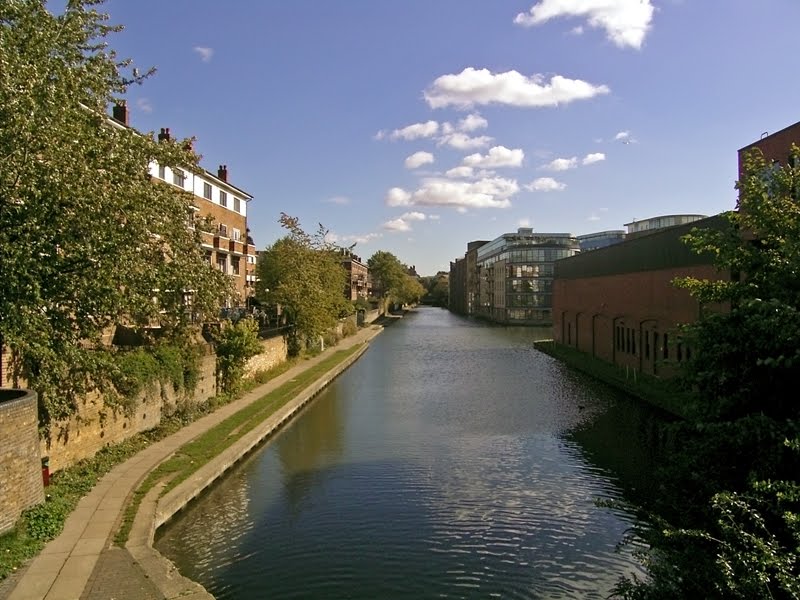 Battlebridge Basin looking East, Regent's Canal, London by Cheruskerkind