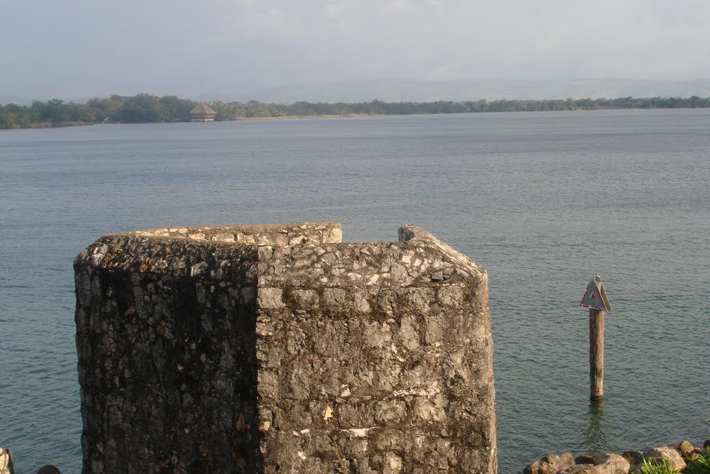 RIO DULCE IZABAL GUATEMALA by carlos2773