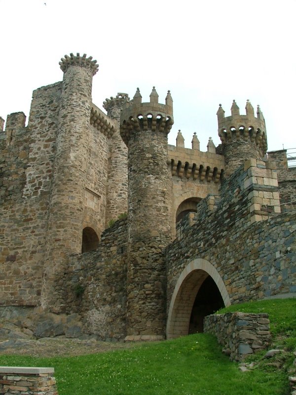 Fortaleza Templaria - Ponferrada - España by Mario Pereda