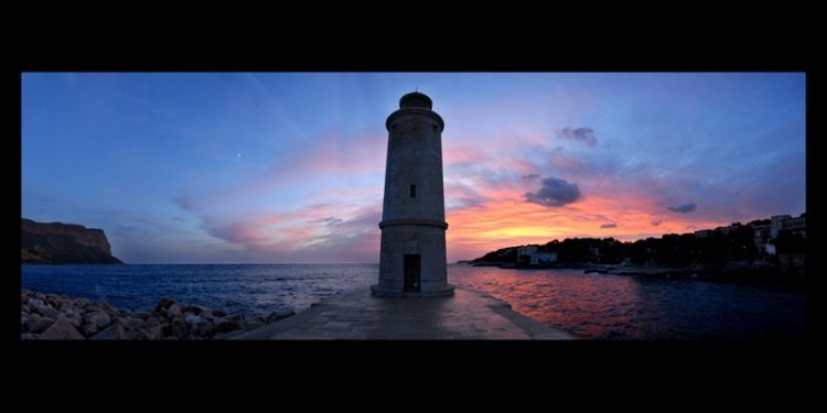 Phare de cassis by vincent delaroque