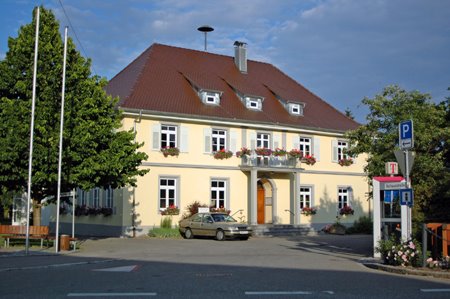 Rathaus in Böhringen by www.bodensee-fotogra…