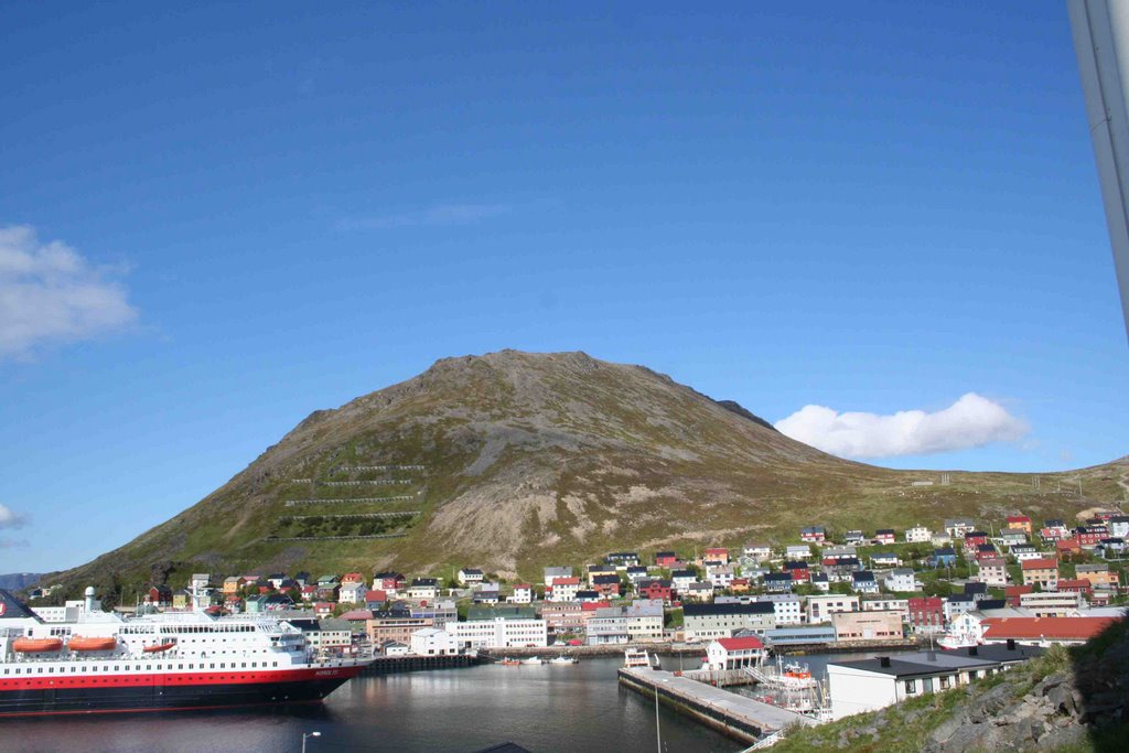 Honningsvag mit Hausberg by jo.burk@t-online.de