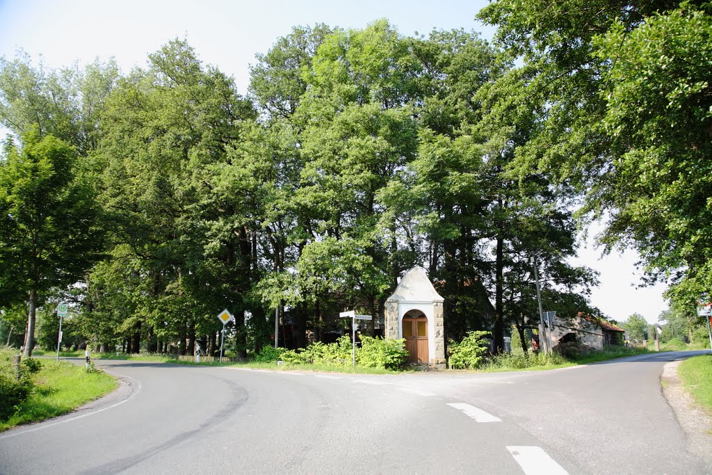 Eine kleine Kapelle an der L549 (Winkhauser Straße / Molkenbergstraße) by WitoldPB