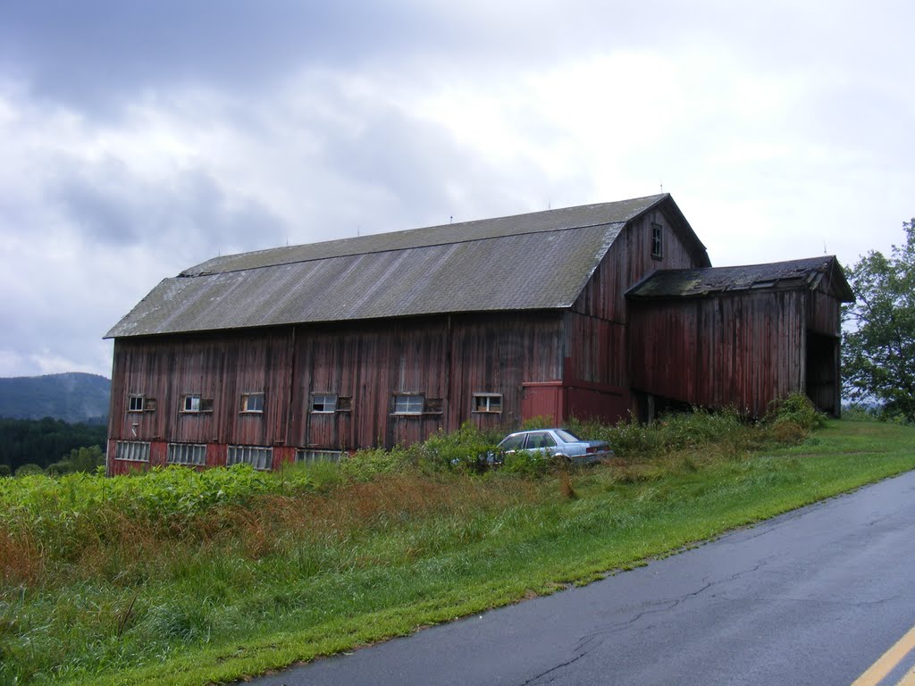 Ole barn by JBTHEMILKER