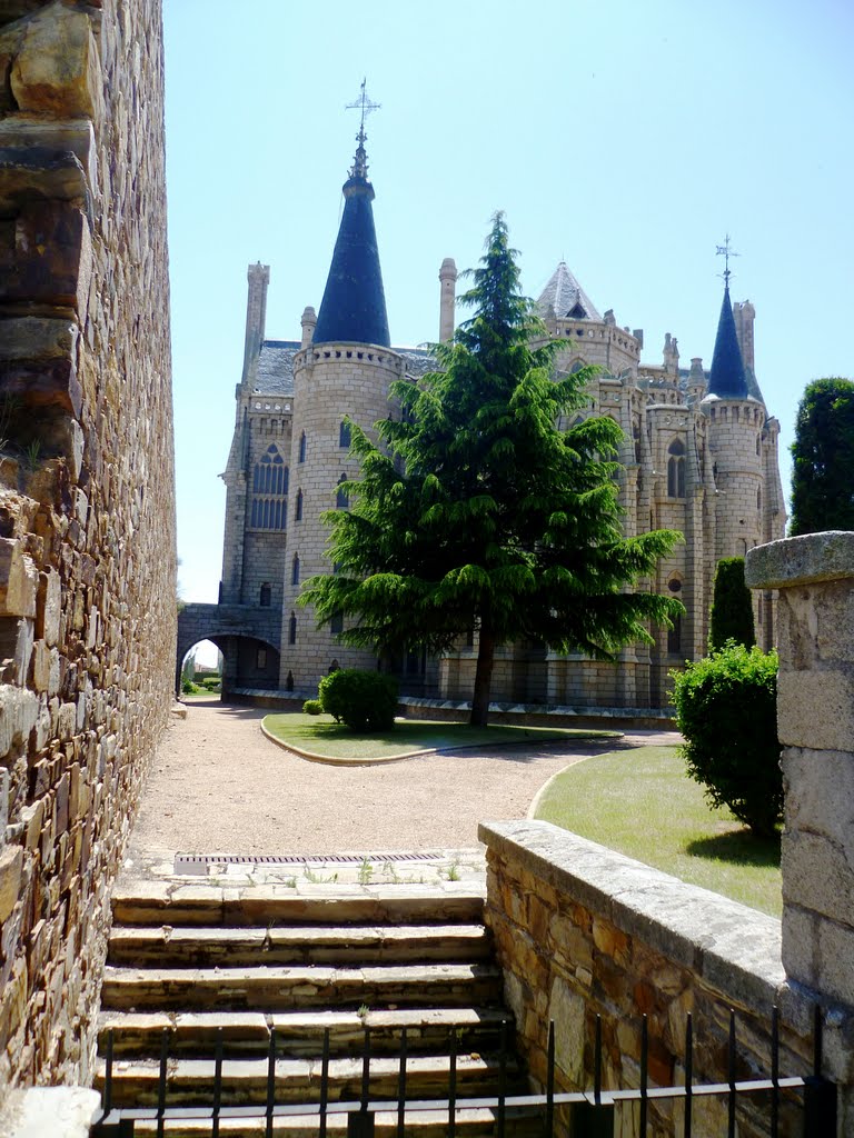 Palacio de Gaudí by BRISA (Fuensi)