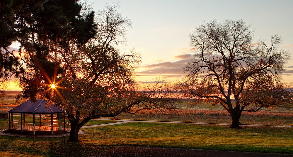 Lake Colac rotunda by aycee