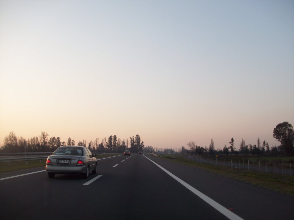 Autopista Acceso Sur a Santiago. Paine Santiago by Ignacio Paredes