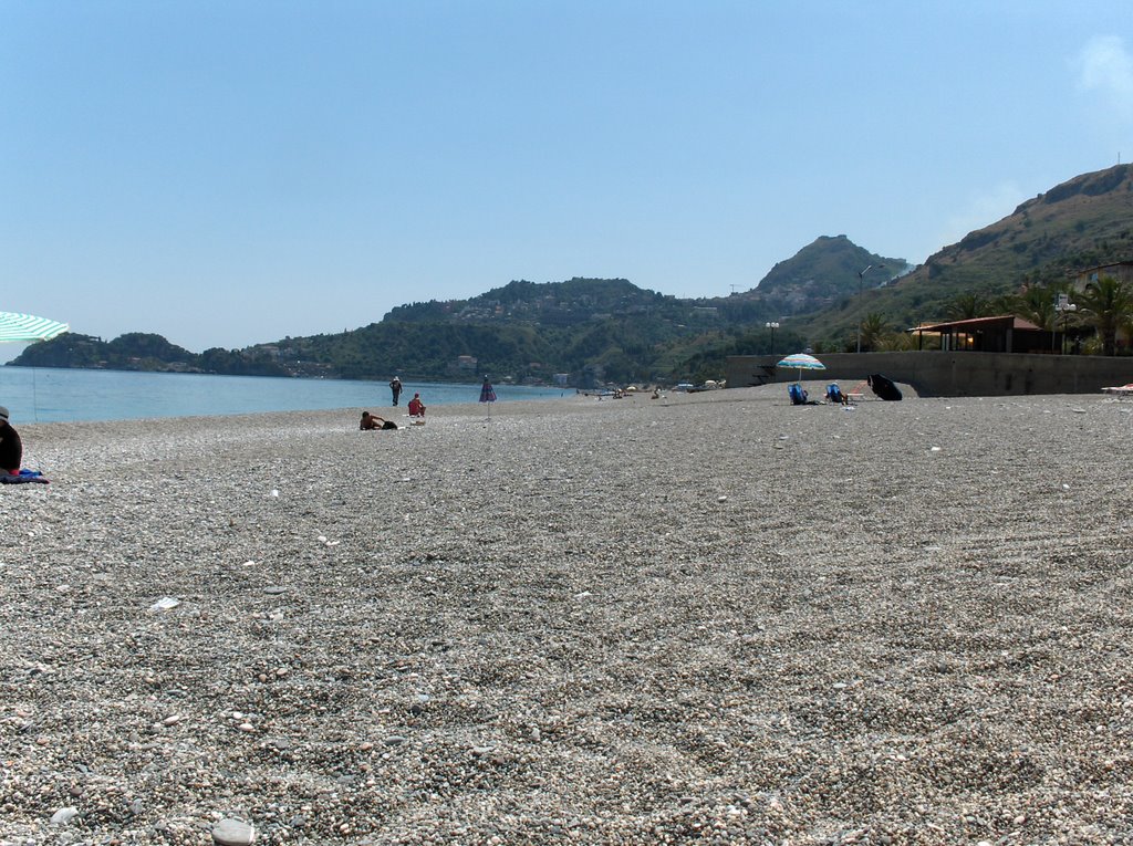 Spiaggia di Letojanni a maggio by monda73