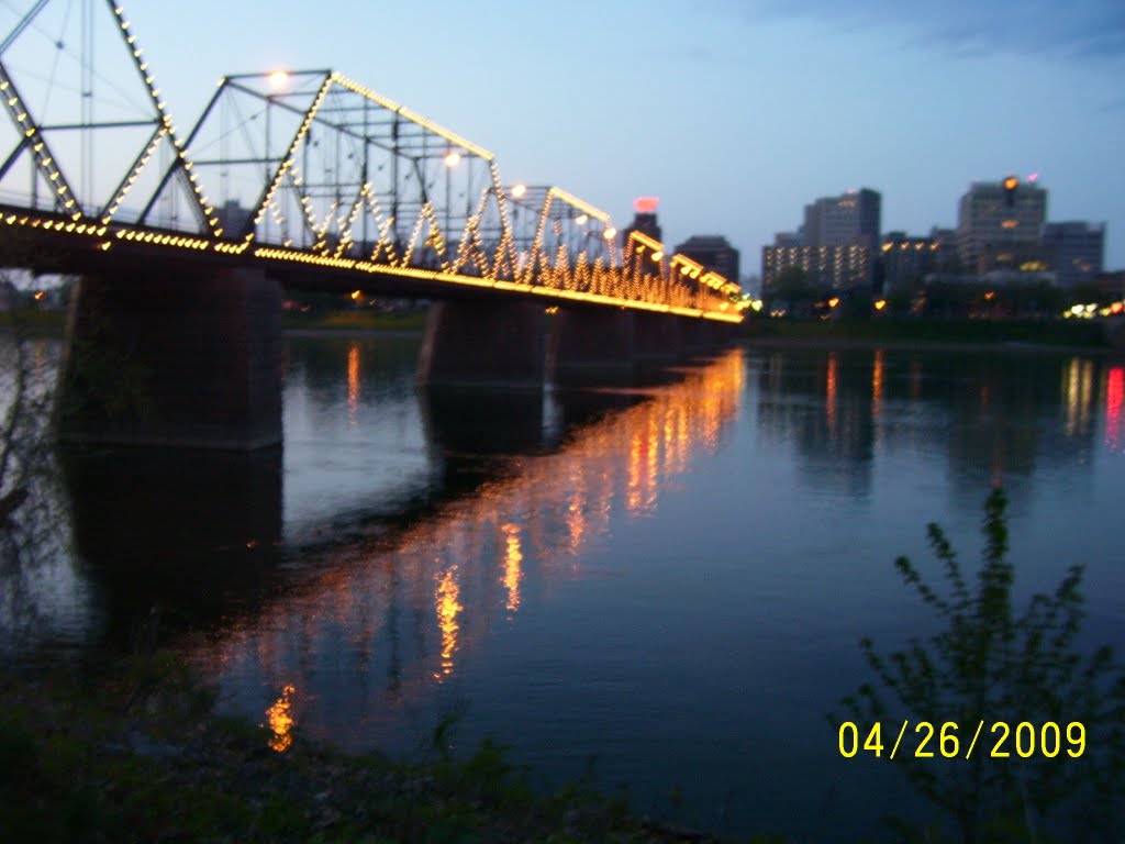 Walnut St Bridge from City Island by AscottW